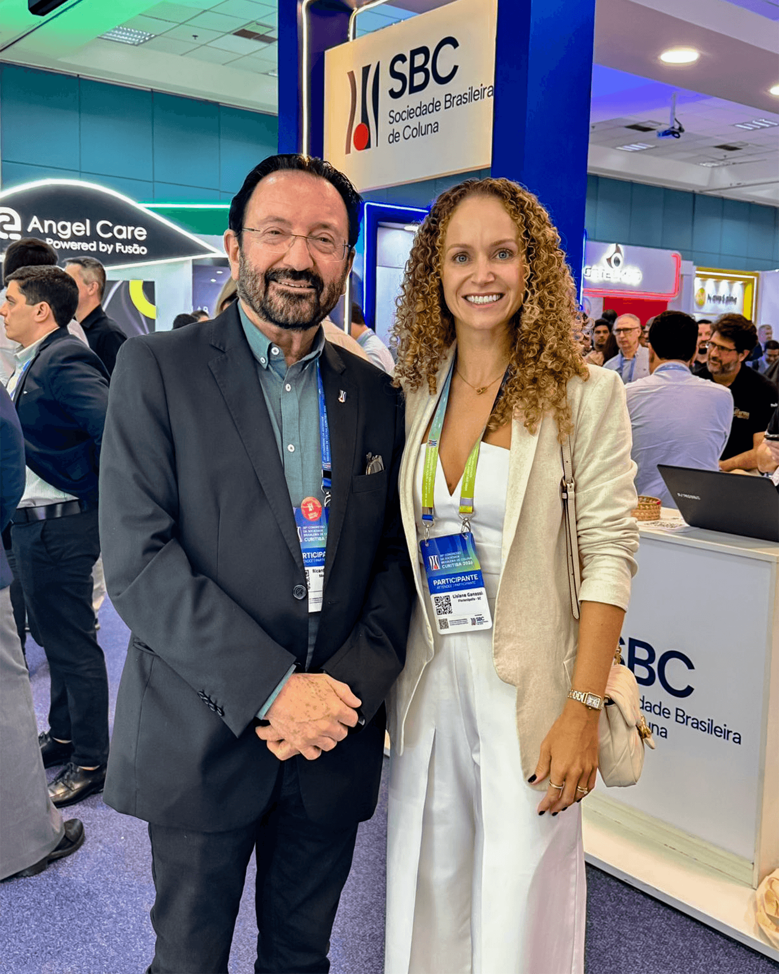 Dra. Lisiane Ganassin e Dr. Ricardo Ferreira no Congresso da Sociedade Brasileira de Coluna, 2026.